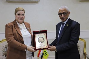 رئيسة المجلس القومي للطفولة والأمومة تبحث مع محافظ شمال سيناء سبل دعم وحماية حقوق الطفل خلال زيارتها التفقدية للمحافظة