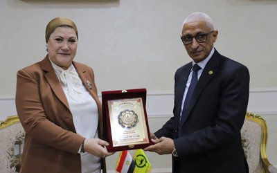 رئيسة المجلس القومي للطفولة والأمومة تبحث مع محافظ شمال سيناء سبل دعم وحماية حقوق الطفل خلال زيارتها التفقدية للمحافظة